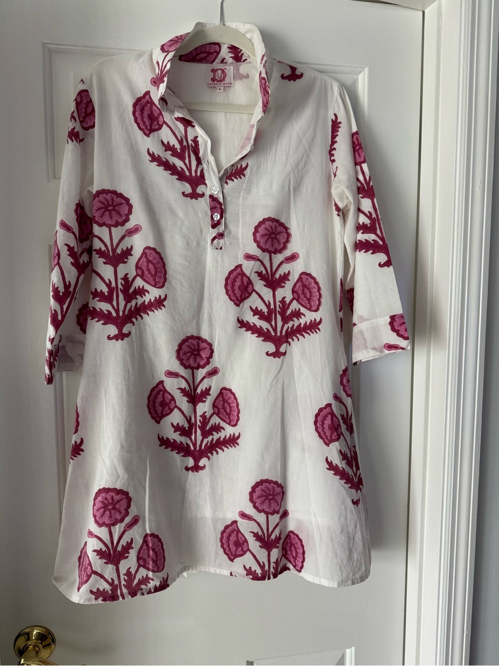 Victoria Dunn Women’s White Tunic with Raspberry Floral Print
